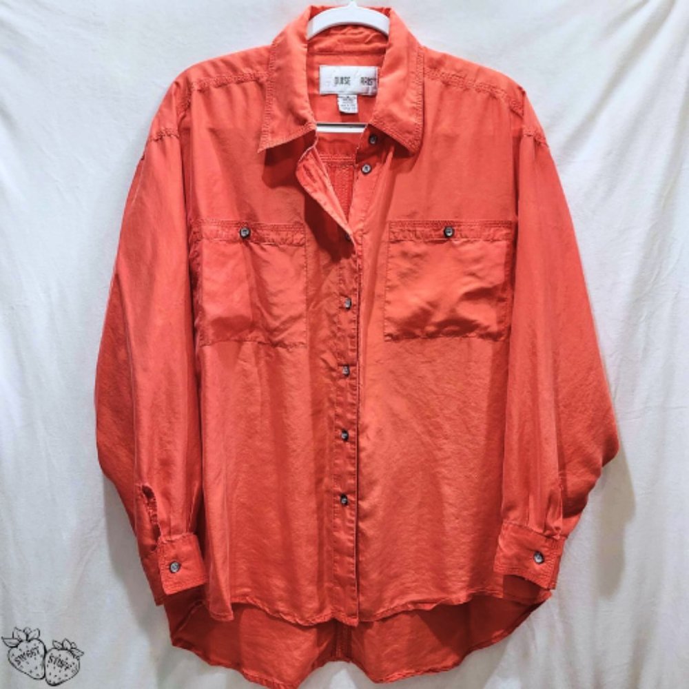 Louise Paris ⋆ Silk Button Down 🌸